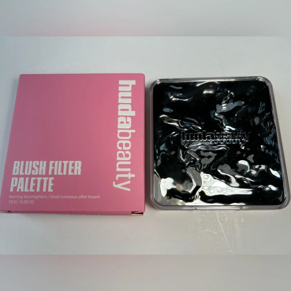 NWT🌷Huda Beauty Blush Filter Blurring Blushlighters Palette in “Baby Pink”